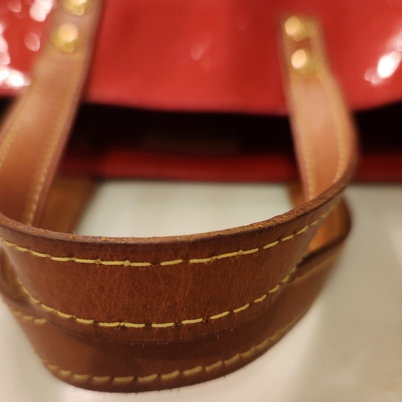 Louis Vuitton Reade Red Vernis PM Mini Tote with Dust Bag! - Picture 13 of 16